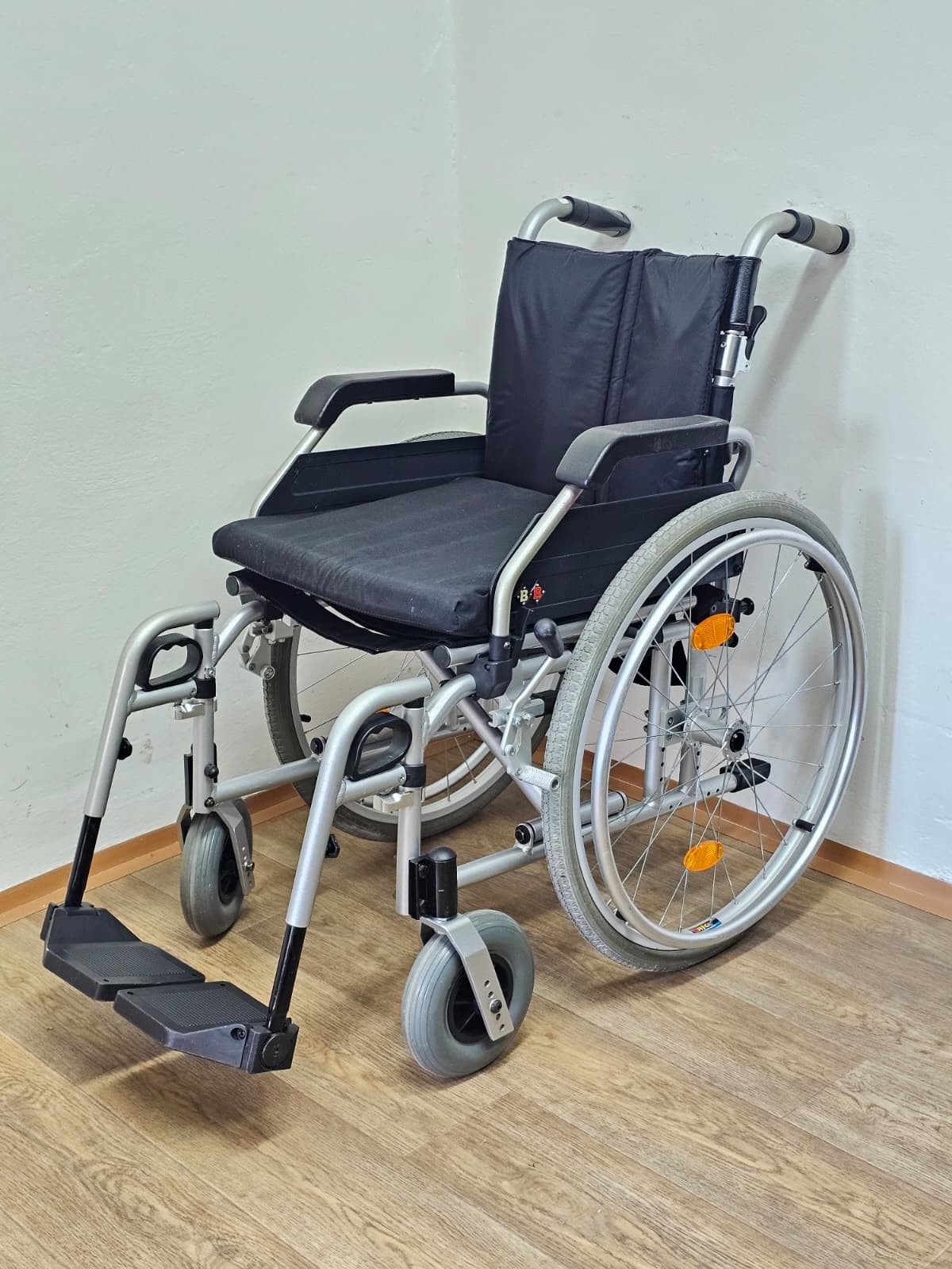 348-23 5387 repas invalidní vozík odlehčený (půjčovna)