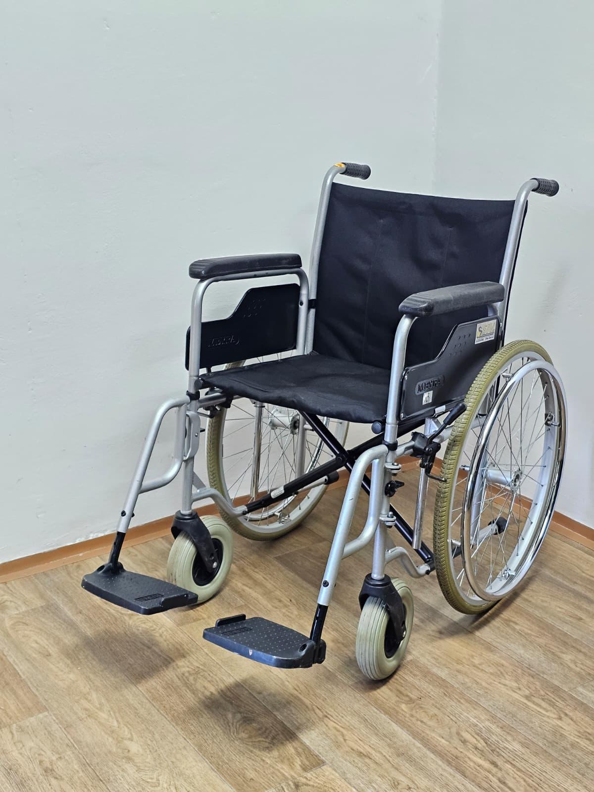 Service 3.600 5211 repas mechanický invalidní vozík