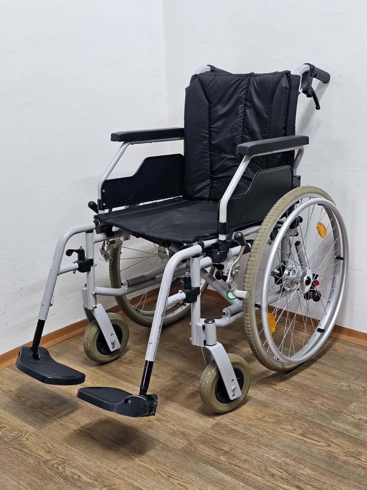 LightMan Start Plus 5405 repas odlehčený vozík s brzdami pro doprovod (půjčovna)