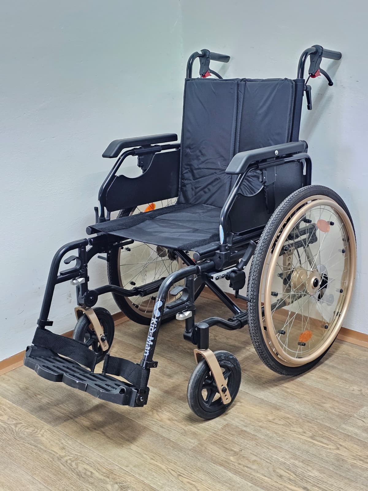 LightMan Comfort Plus 5399 repas variabilní odlehčený invalidní vozík (půjčovna)