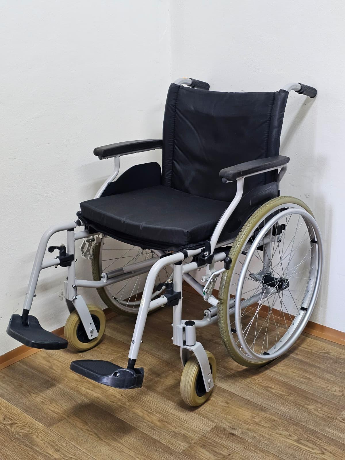 LightMan Start 5250 repas invalidní vozík odlehčený širší sed (půjčovna)