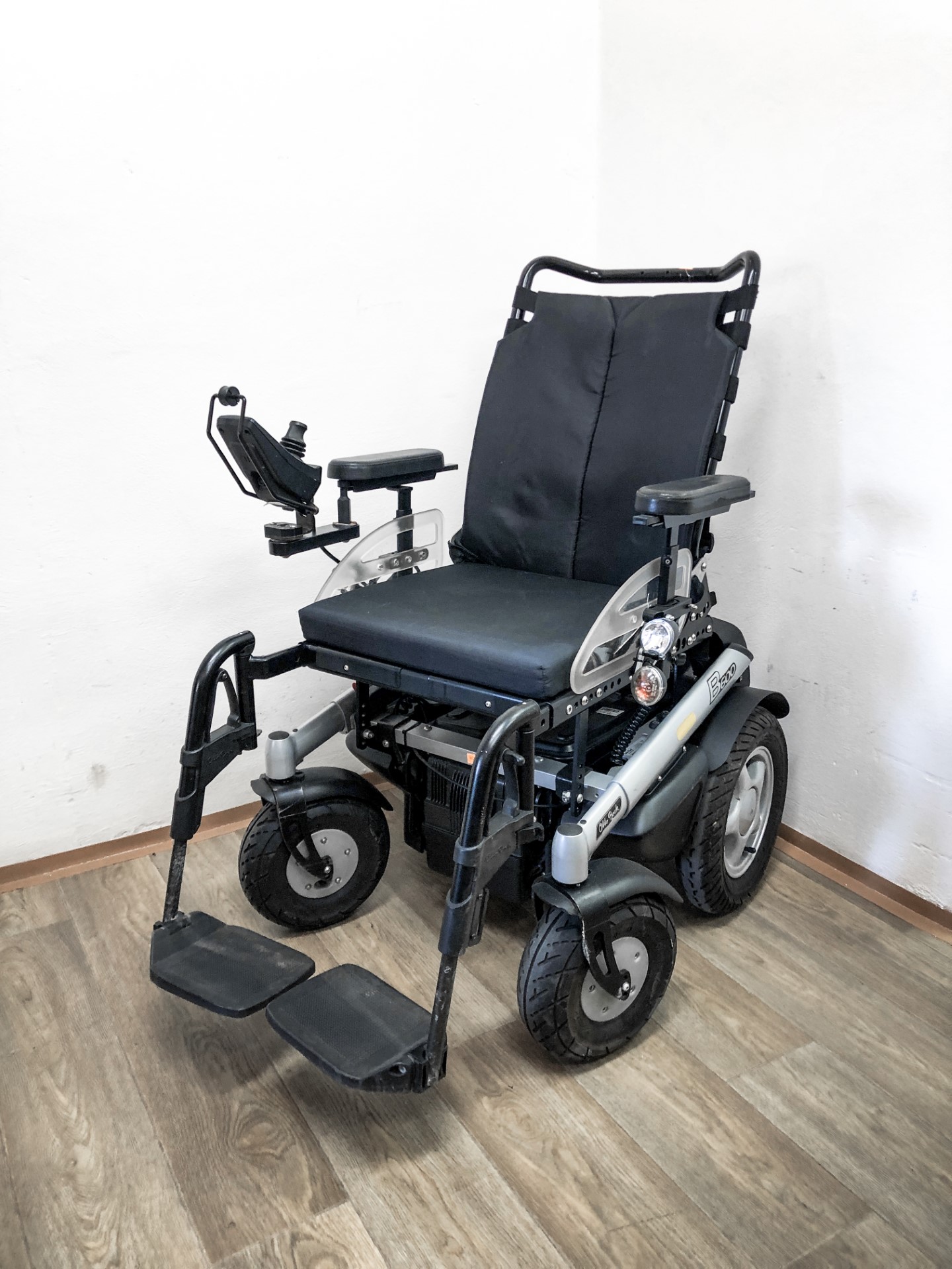 B600 4825 repas elektrický invalidní vozík (půjčovna)