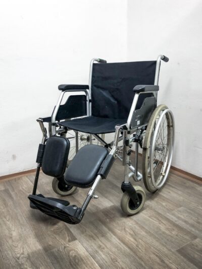 Servis 4659 repas invalidní vozík s polohovacími stupačkami (půjčovna)
